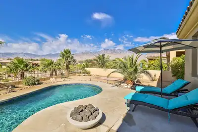 Image de Forget your worries in this spacious and serene space. The most peaceful place.