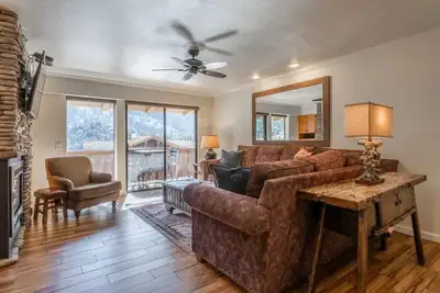 Image de June Lake Beauty. 3 Bedrooms, 3 baths. Spacious