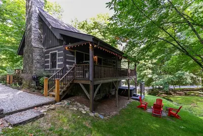 Image de Jaybird Cottage - High elevation home near Hawksnest tubing and Zipline! Hot tub and Pet friendly!