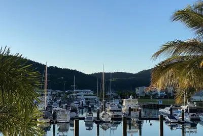 Image de Marina Beauty. Luxury Airlie Waterfront. 3 King Beds