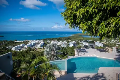 Image de Stunning Ocean Views, Wifi, Private Pool, Large Villa, Great for Groups, Close to Seven Seas Beach