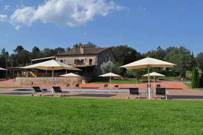 Image de Accueil \"Luxury Stone Villa With Private Forest\" avec piscine, Wi-Fi, jardin et terrasse