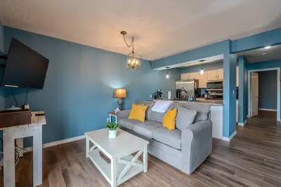 Image de 1-Br Updated Condo with a View ~ Pet Friendly ~ 2 Pools ~ Free Tickets Included! (Pr38-1)