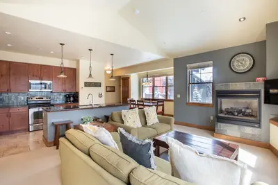 Image de Pet Friendly(dogs only)! ! West Village two bedroom, free WiFi, sleeps 8.