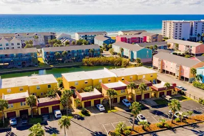 Image de Moonlight Beach Villa & Studio | Steps from Beach!