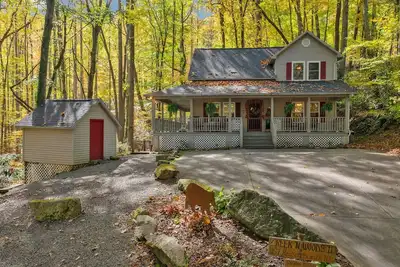 Image de Promo 5% Weekly 10% Monthly Discount\nCREEK - Decks - Woods - Hot Tub - Secluded