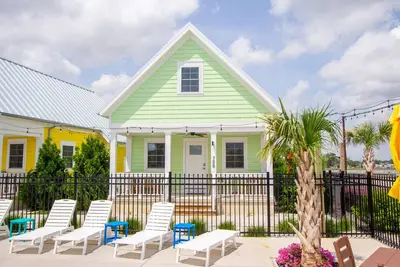 Image de Blissful Bayou - 1 Bed\/2 Loft Lakeside Cottage!