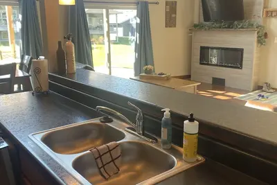 Image de Cozy Functional Cabin with Pools, Waterparks and Lake Access