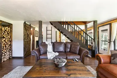 Image de Mountain lodge w/creekside sauna and patio w/ fire pit - Casinos nearby!