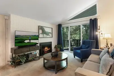 Image de Beautiful Condo Minutes To Lifts, Free Bus, Bbq & Mountain Views