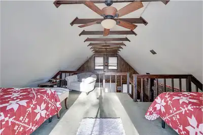 Image de Cabin Fever/ Game room Theater/ Hot tub