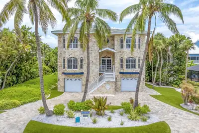 Image de Captiva Village Pool Home- Flexible check in days!