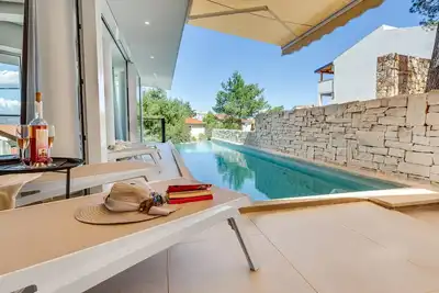 Image de Luxury Villa Golden Hour with Pool