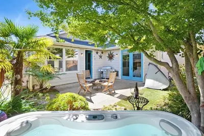 Image de Charming Wine Country Getaway: Cozy Hot Tub, Bbq, & Mini Golf Fun