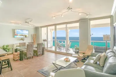 Image de Stunning Views, On Site Gym & Spa, Free Beach Chairs, and Heated Pools!