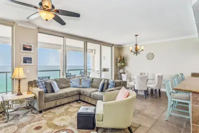 Image de Opulent Luxury with Incredible Gulf Front Views- 2 Seasonally  Heated Pools!