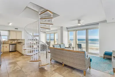 Image de Last Minute Rates! 4b Gulf Front Cabana 302b w/Daily Beach Chairs!