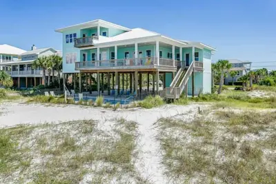 Image de Baywatch - Waterfront Beach Home - Sleeps 30 - Private Pool