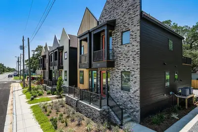 Image de Bushwacker - European flare in downtown Pensacola