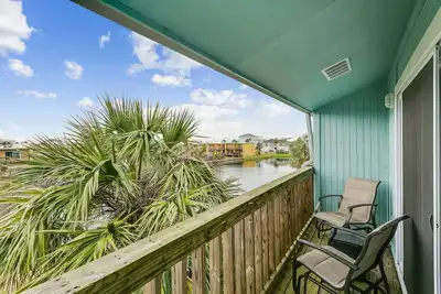 Image de Excellent Location! Steps away from the Gulf 2b