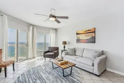 Image de Ei1604 Dazzling Beachfront Condo! 2 Free Beach Chairs and Umbrella!