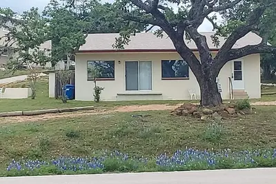 Image de Spacious 1 bedroom 1 bath house sleeps 5 one block from Burnet County Boat Ramp