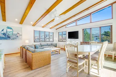 Image de Fenwick Island spacious beach house with deck, W/D & full kitchen - dog-friendly