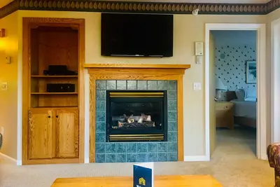 Image de Walk to lifts condo with mountain view, heated pool, fireplace, & fitness room