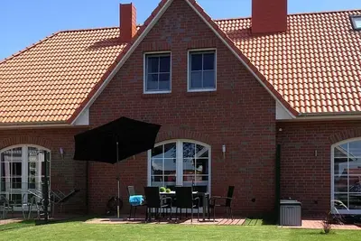 Image de Grachtenperle - Holiday home (85sqm) for 4 persons + dog with water view, garden