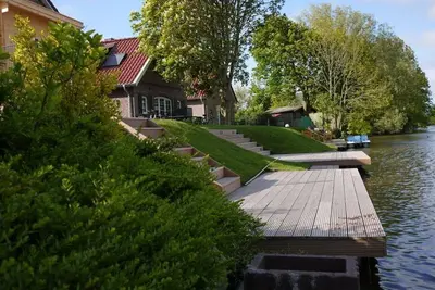 Image de Sieloase - End terraced house in a quiet location with water access
