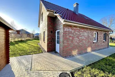 Image de Alleenhuus - Hochwertiges und Luxuriöses Ferienhaus Direkt am Wariner See