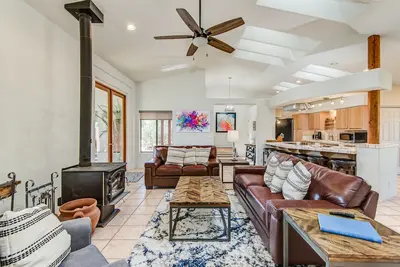 Image de Experience Sedona Red Rock Loop & Casita: a luxurious 4br retreat with stunning views.