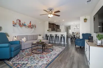 Image de Rare 3️⃣ Bath! Family Friendly Townhome Near Everything. Fire Pit and Water View