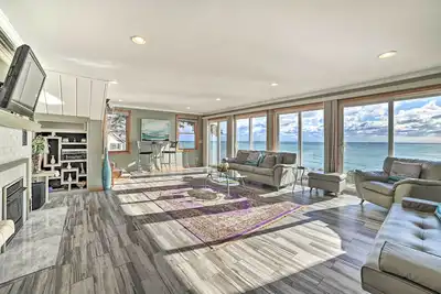 Image de East Tawas Home w/ Patio, Lake Huron On-Site