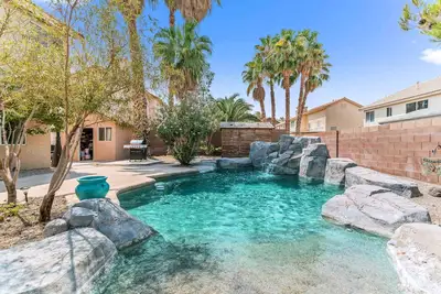 Image de Amazing 5 Bdr, Resort Style Pool w/Heater and Games.