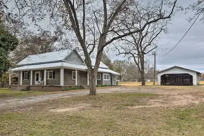 Image de 2 Mi to Lake Hartwell: Charming Southern Cottage