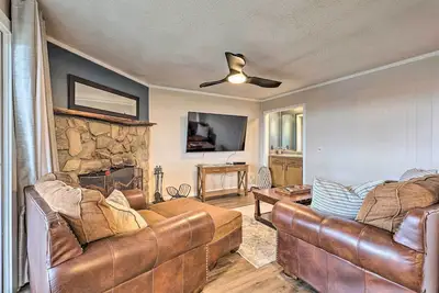 Image de 2 Mi to Skiing: Beech Mountain Resort Condo!