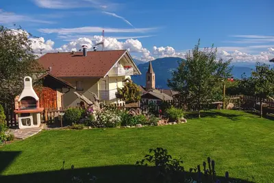 Appartement 'Beckenbinder Latemar' avec jardin, Wi-Fi et vue sur les montagnes
