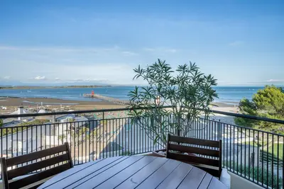 Image de Appartement \"La Terrazza Sul Faro\" avec vue sur la mer, balcon et Wi-Fi