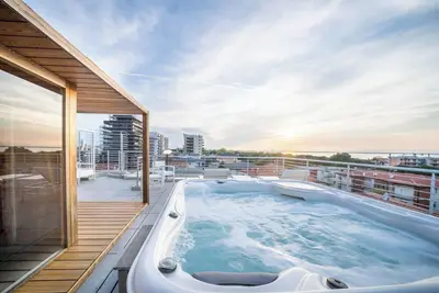 Image de Appartement \"Soleis Sea View Spa\" avec vue sur la mer, jardin et Wi-Fi