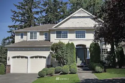 Image de Beautiful Home in Bellevue for family or friends to get together.
