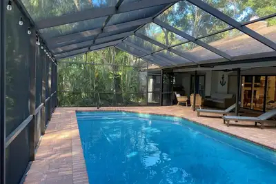 Image de Coastal Tropical Oasis With Salt Water Pool