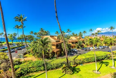 Image de Kamaole Beach Royale #212 2nd Flr, Ocean View, Steps from Beach, Full Kitchen
