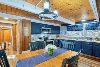 Image de Balsam Retreat- Unique and Charming Pet Friendly Home