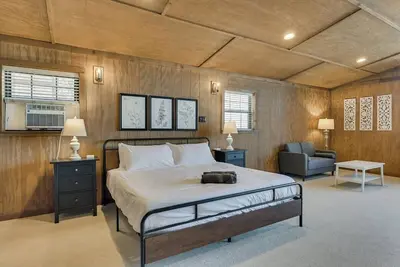 Image de Spacious Ranch Style Home w\/ Cinema Room