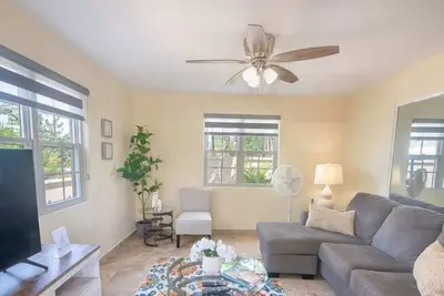 Image de Walk to Dover Beach, Patio, Free Parking, WiFi