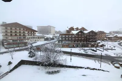 Image de 10m du centre station, 6ème étage, télévision, casier à ski, 27m², Alpe d'Huez