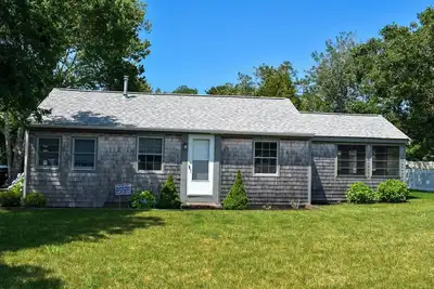 Image de 3 bedroom home with ac, walk to the beach!