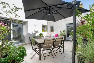 Image de St Charles/Thermes : Loft 140m2, patio 30m2, garage, plage + centre ville Ă pied