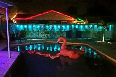 Image de Welcome to the T'Villa! Pool house centrally located to everything.